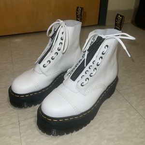 WHITE PLATFORM DOC MARTENS SIZE US 7L (women’s 8)